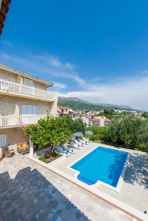 Tomasovic With Pool In Apartmán Podstrana