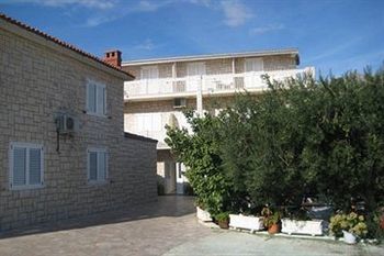 Tomasovic With Pool In Apartmán *