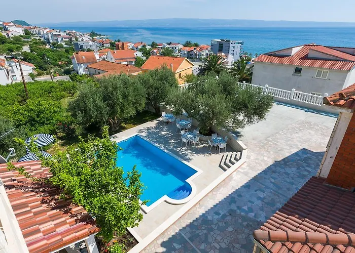 Villa Tomasovic With Pool In Podstrana