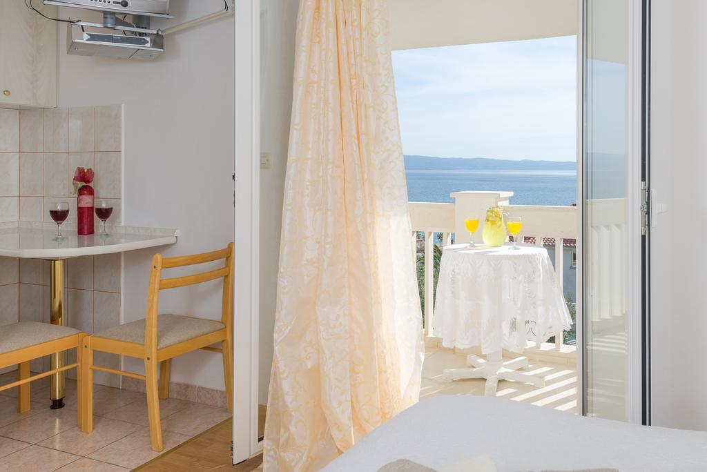 Apartment Tomasovic With Pool In *