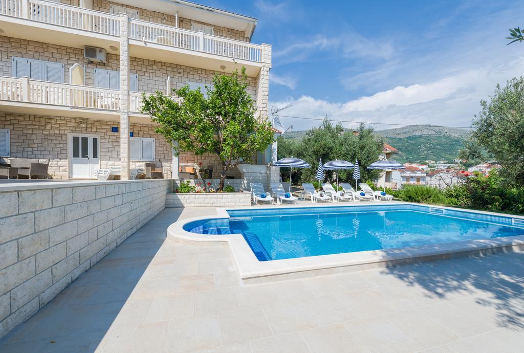 Apartment Tomasovic With Pool In Podstrana