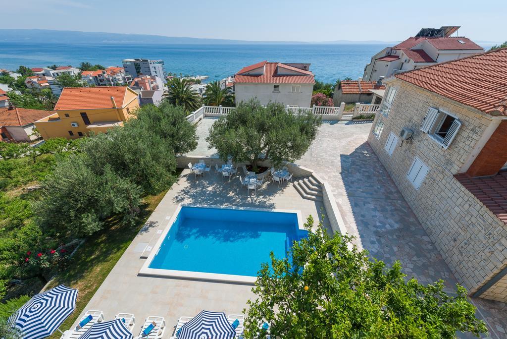 Apartment Tomasovic With Pool In Podstrana
