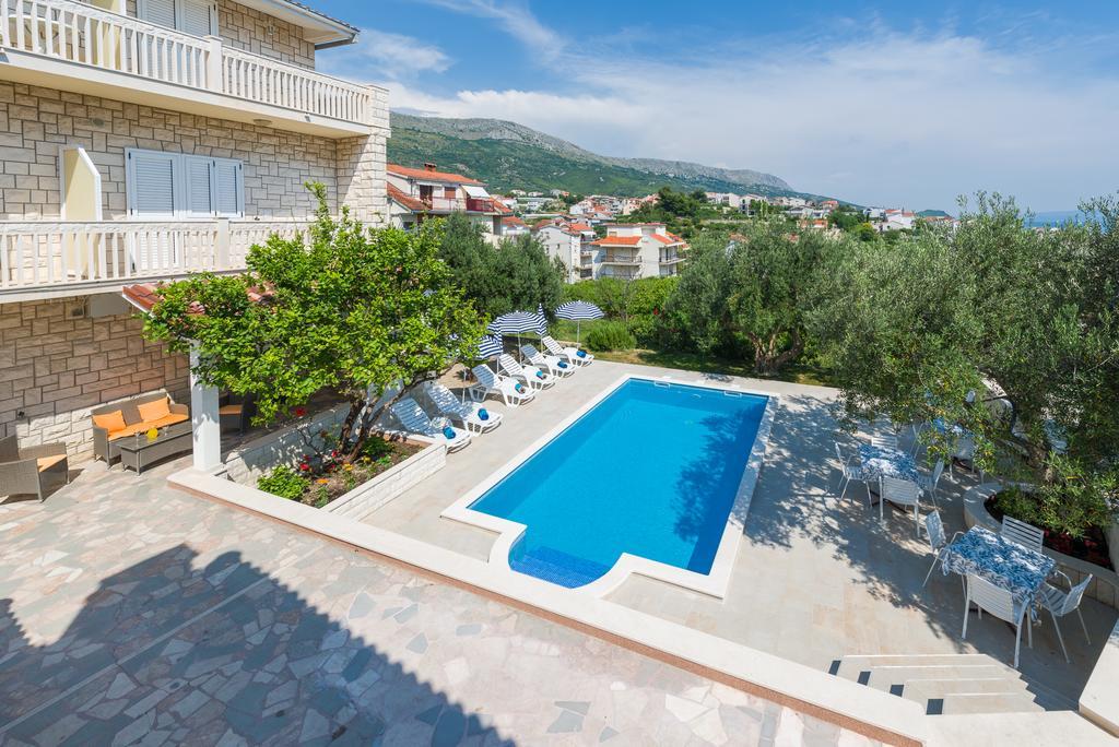 Apartment Tomasovic With Pool In Podstrana