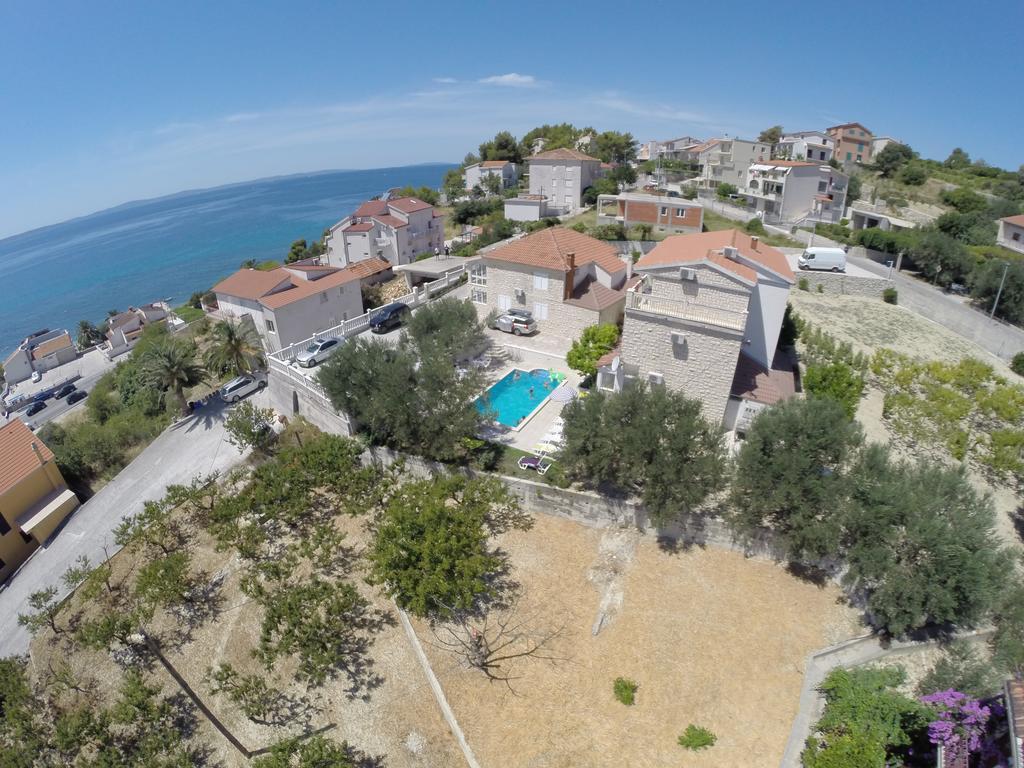 Apartment Tomasovic With Pool In Podstrana