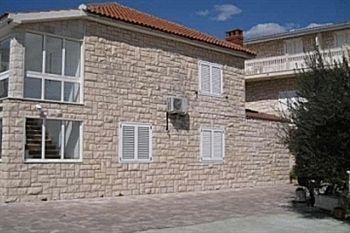 Apartment Tomasovic With Pool In *