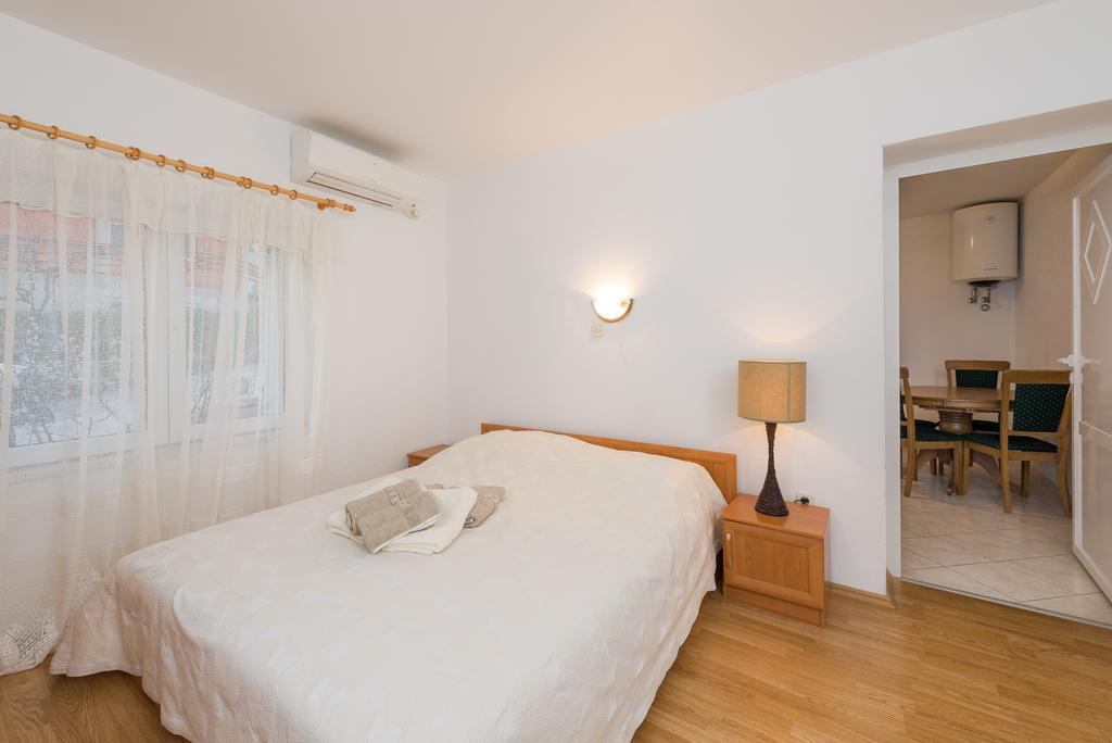 Apartment Tomasovic With Pool In Podstrana