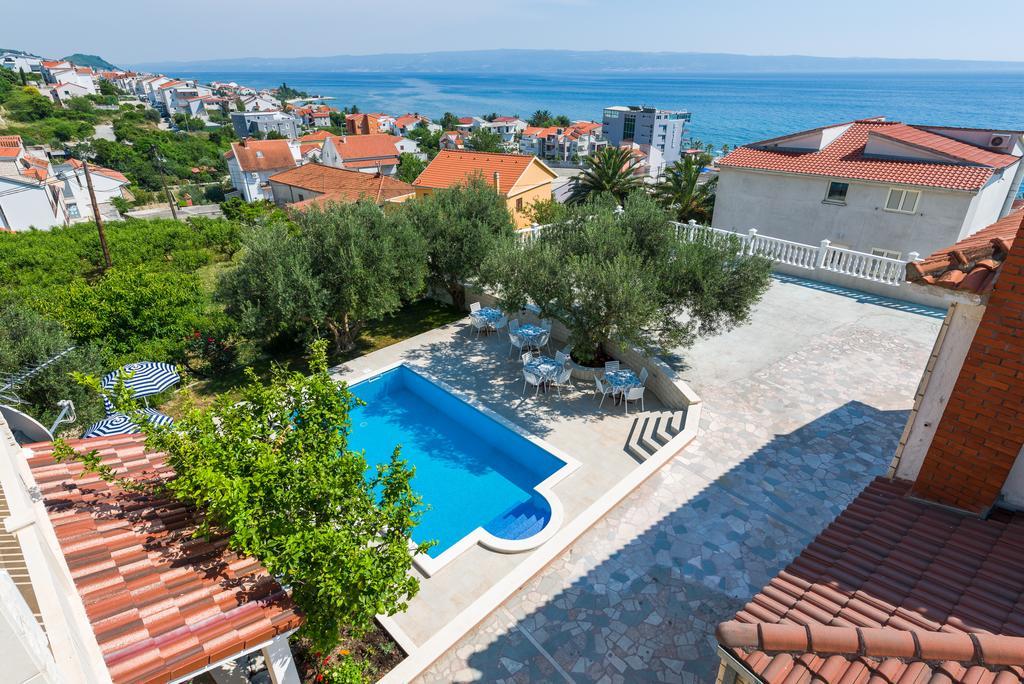 Apartment Tomasovic With Pool In Podstrana