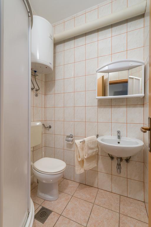 Apartment Tomasovic With Pool In Podstrana